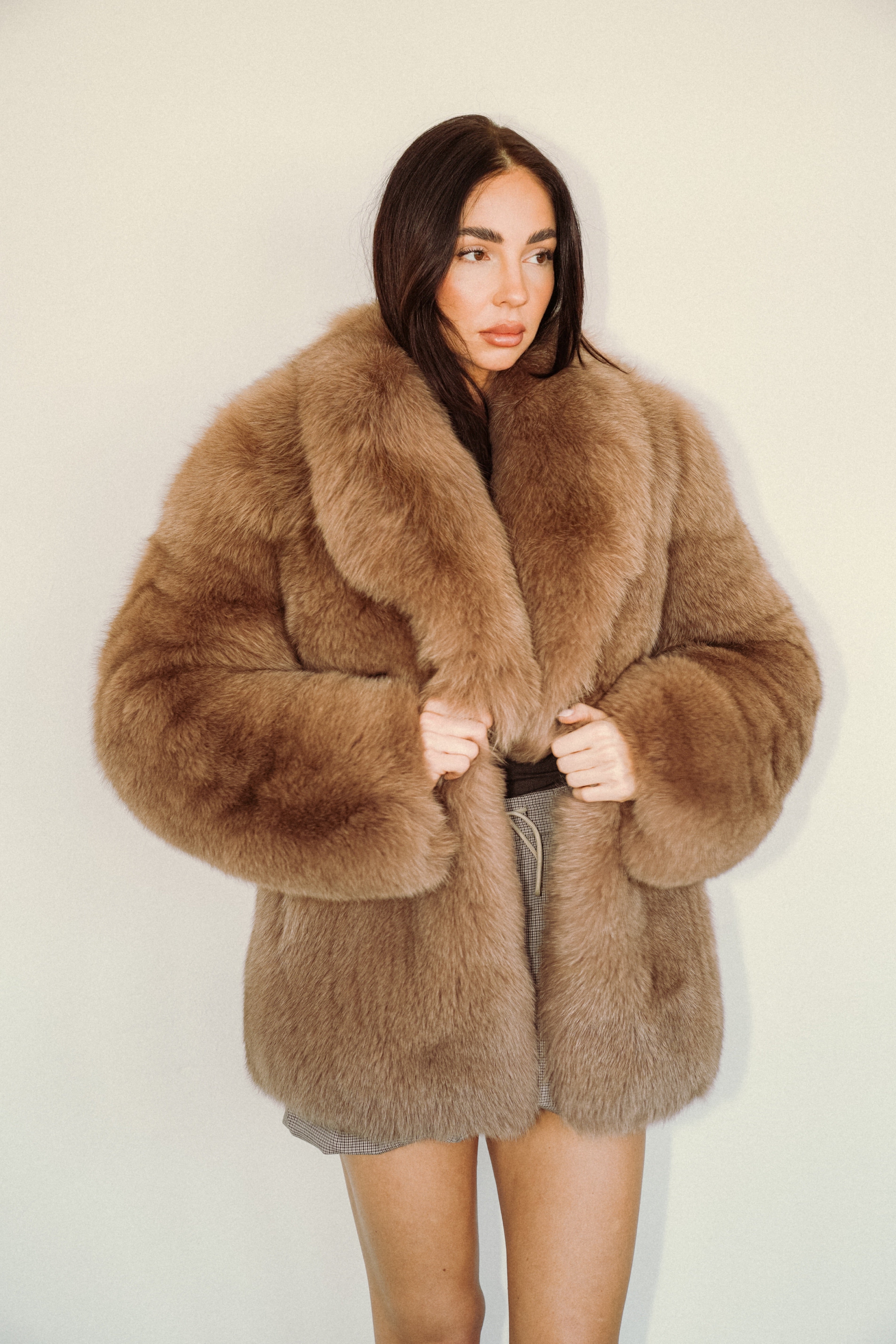 Coat from real fox jacket with dramatic collar krátký kabát z pravé lišky s klopami v jemné růžové barvě
