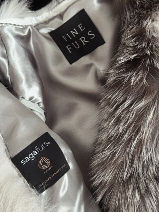 Používáme výhradně kožešiny z certifikovaných a eticky ověřených zdrojů, jako je SAGA Furs. Kožichy SAGA Furs nesou pečeť...