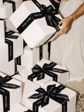 Krásné Vánoce od Fine Furs ✨ Děkujeme, že jste s námi i v tomto roce. A přejeme vám klidné, hřejivé Vánoce plné pohody,...